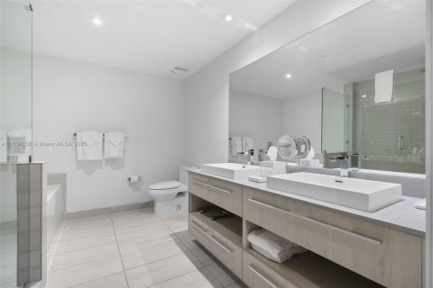 Condo in Hollywood, Florida, 3 bedrooms  № 1828338 - photo 16