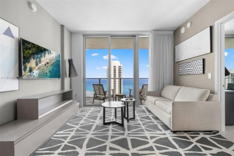 Condo in Hollywood, Florida, 3 bedrooms  № 1828338 - photo 2