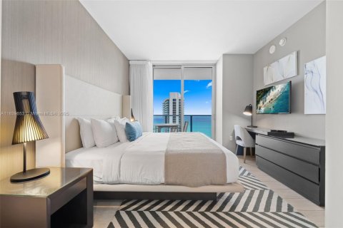 Condo in Hollywood, Florida, 3 bedrooms  № 1828338 - photo 15
