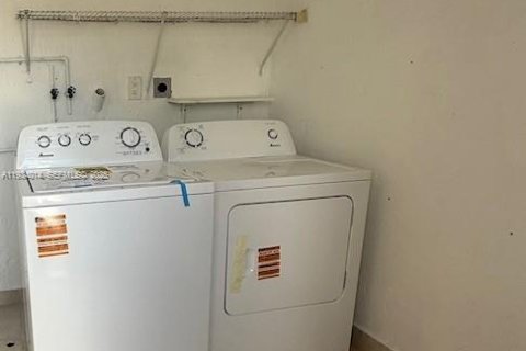 Adosado en venta en Miami, Florida, 3 dormitorios, 123.56 m2 № 1992299 - foto 3