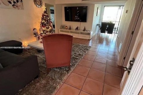 Condo in Miami, Florida, 3 bedrooms  № 2082799