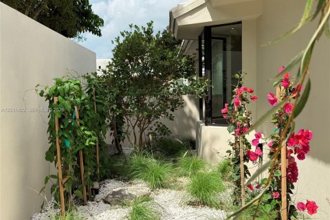 House in Palmetto Bay, Florida 4 bedrooms, 261.33 sq.m. № 2085326 - photo 24