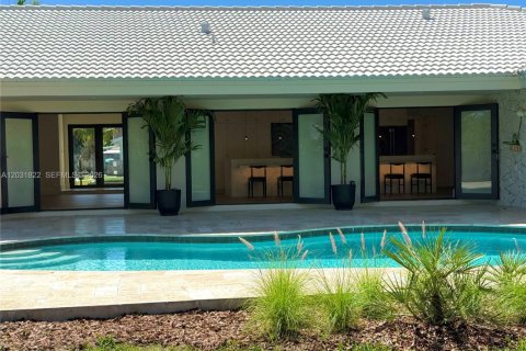 House in Palmetto Bay, Florida 4 bedrooms, 261.33 sq.m. № 2085326
