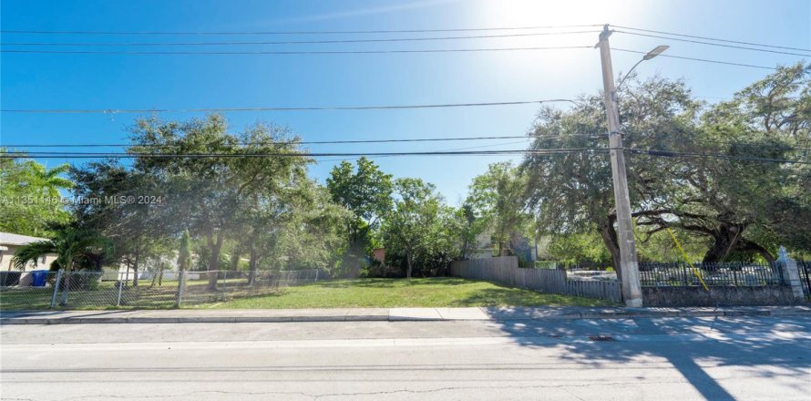 Terreno en Miami, Florida № 928085