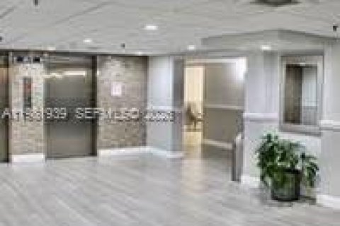 Condo in Hollywood, Florida, 1 bedroom  № 2043197