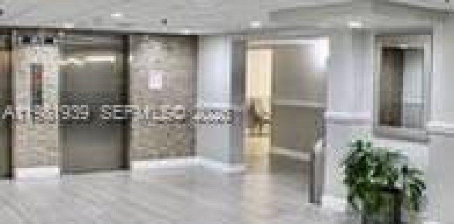 Condo in Hollywood, Florida, 1 bedroom  № 2043197