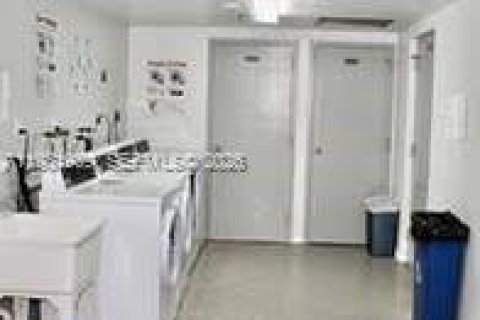 Condo in Hollywood, Florida, 1 bedroom  № 2043197 - photo 7