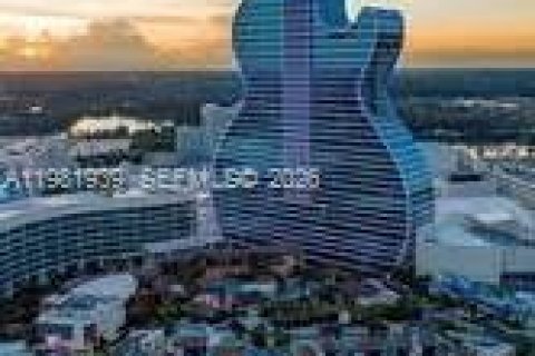 Condo in Hollywood, Florida, 1 bedroom  № 2043197 - photo 12