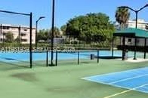 Condo in Hollywood, Florida, 1 bedroom  № 2043197 - photo 10