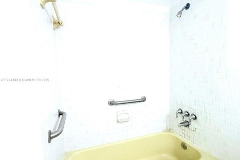 Copropriété à vendre à Miami, Floride: 2 chambres, 166.2 m2 № 1930972 - photo 23