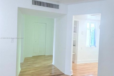 Copropriété à vendre à Miami, Floride: 2 chambres, 166.2 m2 № 1930972 - photo 6
