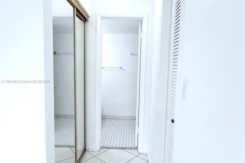 Copropriété à vendre à Miami, Floride: 2 chambres, 166.2 m2 № 1930972 - photo 30