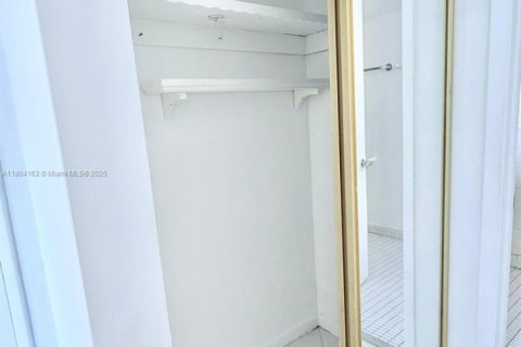 Copropriété à vendre à Miami, Floride: 2 chambres, 166.2 m2 № 1930972 - photo 27