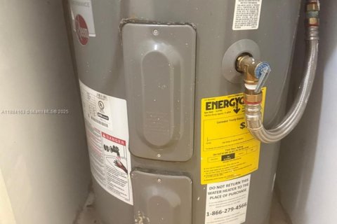 Copropriété à vendre à Miami, Floride: 2 chambres, 166.2 m2 № 1930972 - photo 26