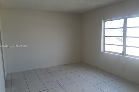 Снять в аренду квартиру в Хайалиа, Флорида 1 спальня, 61.32м2, № 1990775 - фото 9