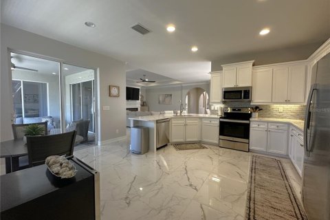 House in Punta Gorda, Florida 4 bedrooms, 238.94 sq.m. № 1812999 - photo 15