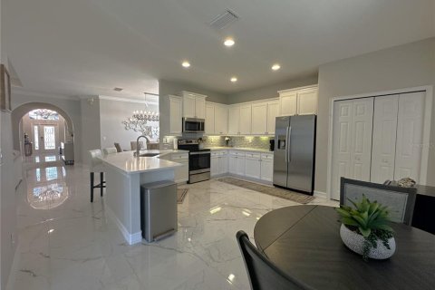 House in Punta Gorda, Florida 4 bedrooms, 238.94 sq.m. № 1812999 - photo 14