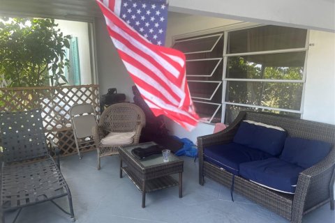 House in Pompano Beach, Florida 3 bedrooms, 121.7 sq.m. № 1151440 - photo 1