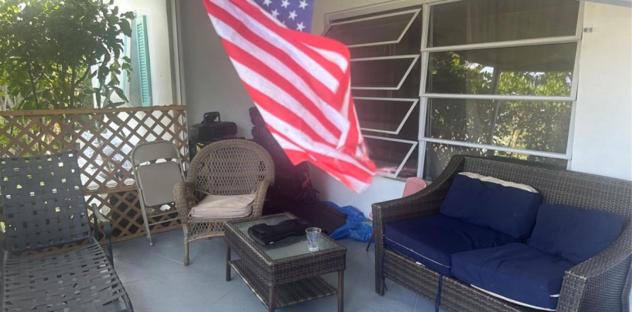 House in Pompano Beach, Florida 3 bedrooms, 121.7 sq.m. № 1151440