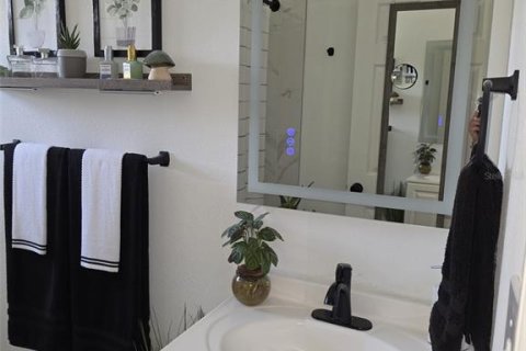 Duplex in Tarpon Springs, Florida 3 bedrooms, 135.27 sq.m. № 2209981 - photo 15