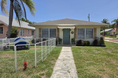 Duplex in Tarpon Springs, Florida 3 bedrooms, 135.27 sq.m. № 2209981