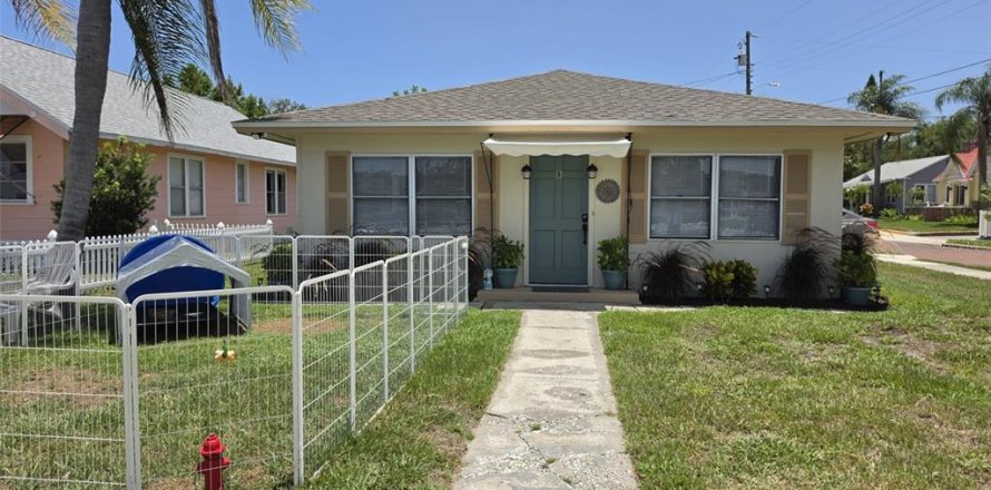 Duplex in Tarpon Springs, Florida 3 bedrooms, 135.27 sq.m. № 2209981