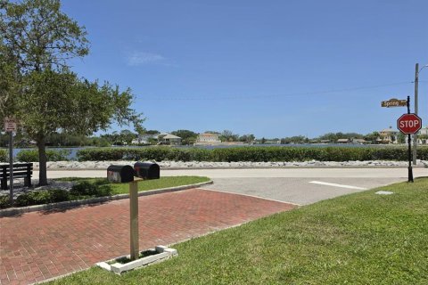 Duplex in Tarpon Springs, Florida 3 bedrooms, 135.27 sq.m. № 2209981 - photo 4