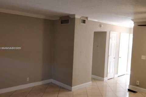 Condominio en venta en Hollywood, Florida, 2 dormitorios, 81.94 m2 № 1990581 - foto 7