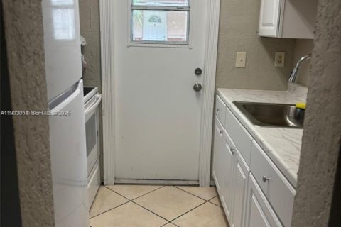 Condominio en venta en Hollywood, Florida, 2 dormitorios, 81.94 m2 № 1990581 - foto 5