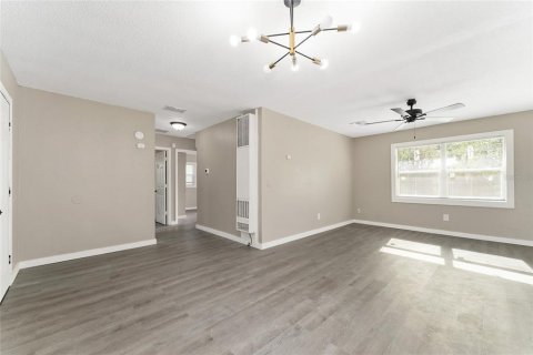 House in Gainesville, Florida 3 bedrooms, 87.79 sq.m. № 1856712 - photo 11