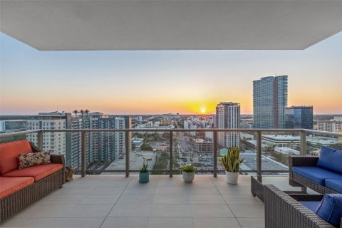 Condominio en venta en Saint Petersburg, Florida, 2 dormitorios, 154.5 m2 № 1734552 - foto 1