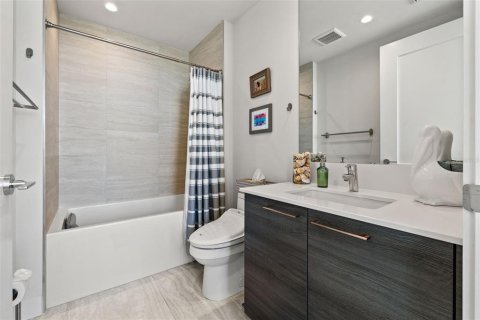 Condominio en venta en Saint Petersburg, Florida, 2 dormitorios, 154.5 m2 № 1734552 - foto 18
