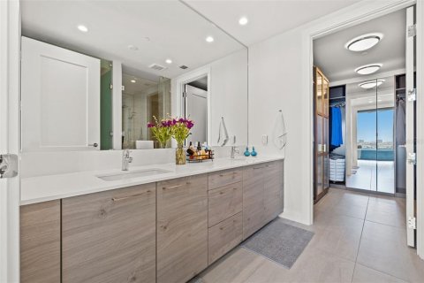 Condominio en venta en Saint Petersburg, Florida, 2 dormitorios, 154.5 m2 № 1734552 - foto 12