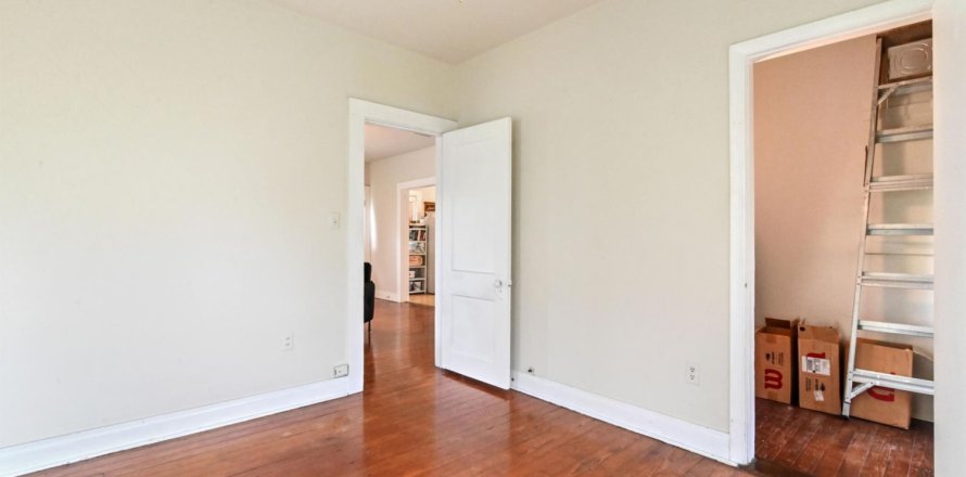 Villa ou maison à Lake Worth, Floride 9 chambres, 351.17 m2 № 970312