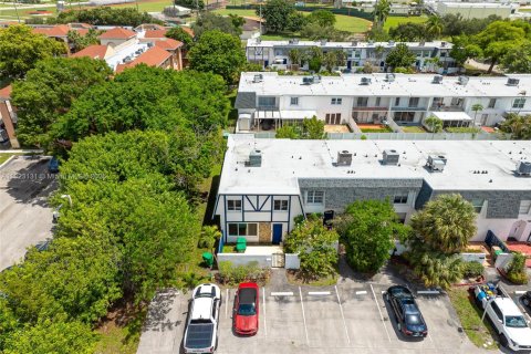 Adosado en venta en Davie, Florida, 3 dormitorios, 171.68 m2 № 1788822 - foto 2