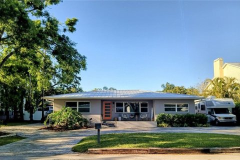 Casa en venta en Tampa, Florida, 3 dormitorios, 201.32 m2 № 1597756 - foto 1