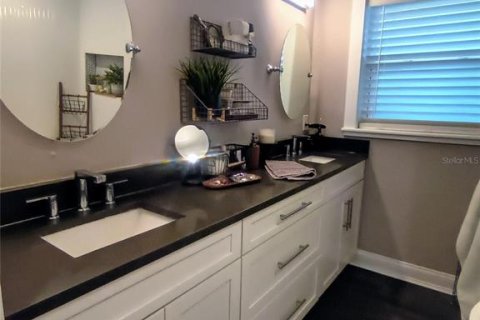 Casa en venta en Tampa, Florida, 3 dormitorios, 201.32 m2 № 1597756 - foto 26