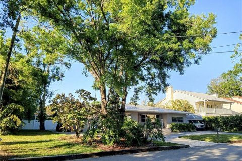 Casa en venta en Tampa, Florida, 3 dormitorios, 201.32 m2 № 1597756 - foto 2