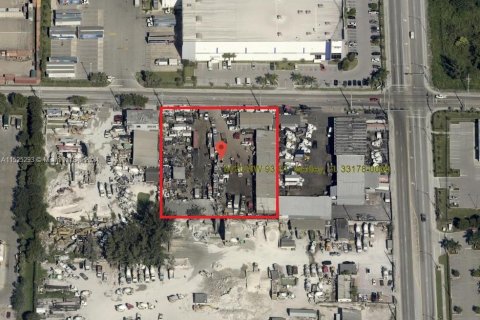 Immobilier commercial à louer à Medley, Floride № 984275 - photo 1