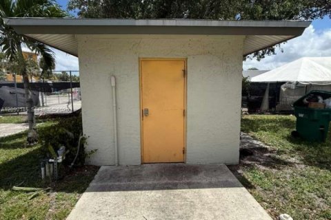 Commercial property in Fort Lauderdale, Florida 319.86 sq.m. № 2377120 - photo 6