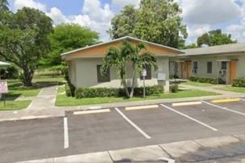 Commercial property in Fort Lauderdale, Florida 319.86 sq.m. № 2377120 - photo 2