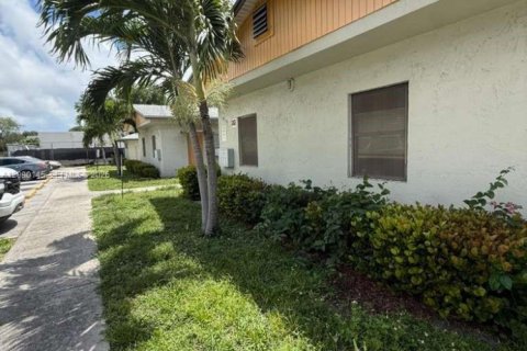 Commercial property in Fort Lauderdale, Florida 319.86 sq.m. № 2377120 - photo 3