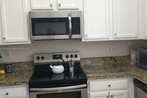 Townhouse in Homestead, Florida 3 bedrooms № 1830152 - photo 9