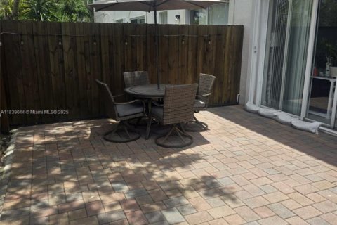 Townhouse in Homestead, Florida 3 bedrooms № 1830152 - photo 25