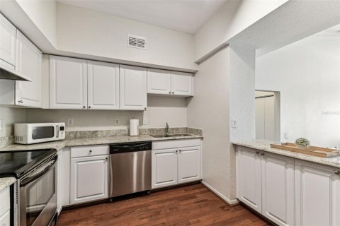 Condo in Tampa, Florida, 2 bedrooms  № 1586382 - photo 9