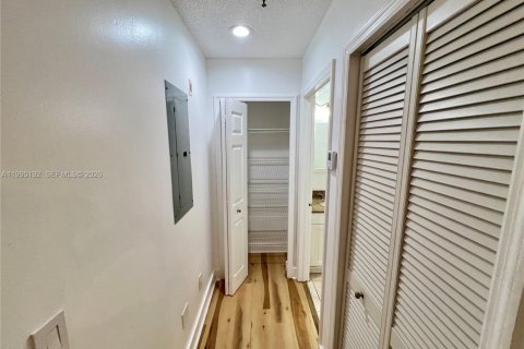 Copropriété à vendre à Coconut Creek, Floride: 1 chambre, 78.6 m2 № 2060483 - photo 9