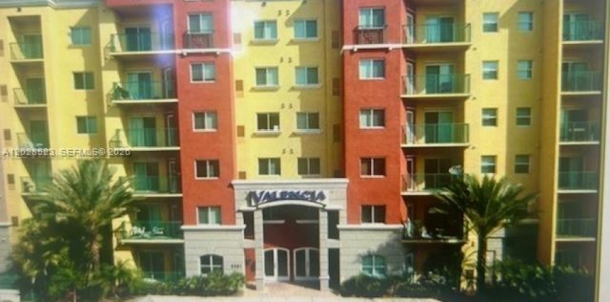 Condominio en South Miami, Florida, 2 dormitorios № 2248200