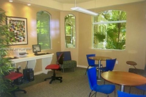 Condominio en alquiler en South Miami, Florida, 2 dormitorios, 78.22 m2 № 2248200 - foto 12