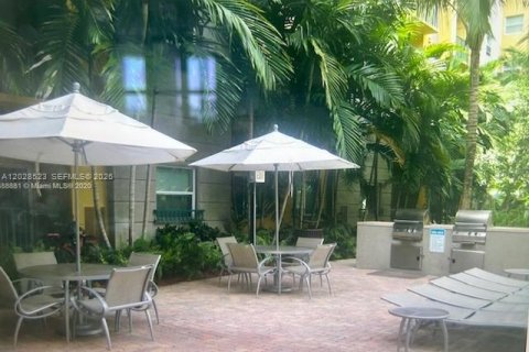 Condominio en alquiler en South Miami, Florida, 2 dormitorios, 78.22 m2 № 2248200 - foto 18