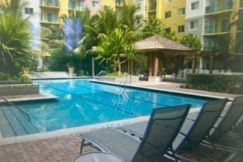 Condominio en alquiler en South Miami, Florida, 2 dormitorios, 78.22 m2 № 2248200 - foto 5